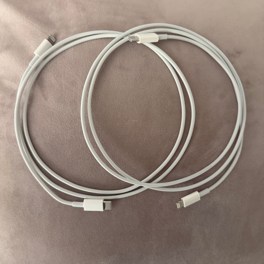2x Apple Lightning Charging Cable - Picture 2 of 2